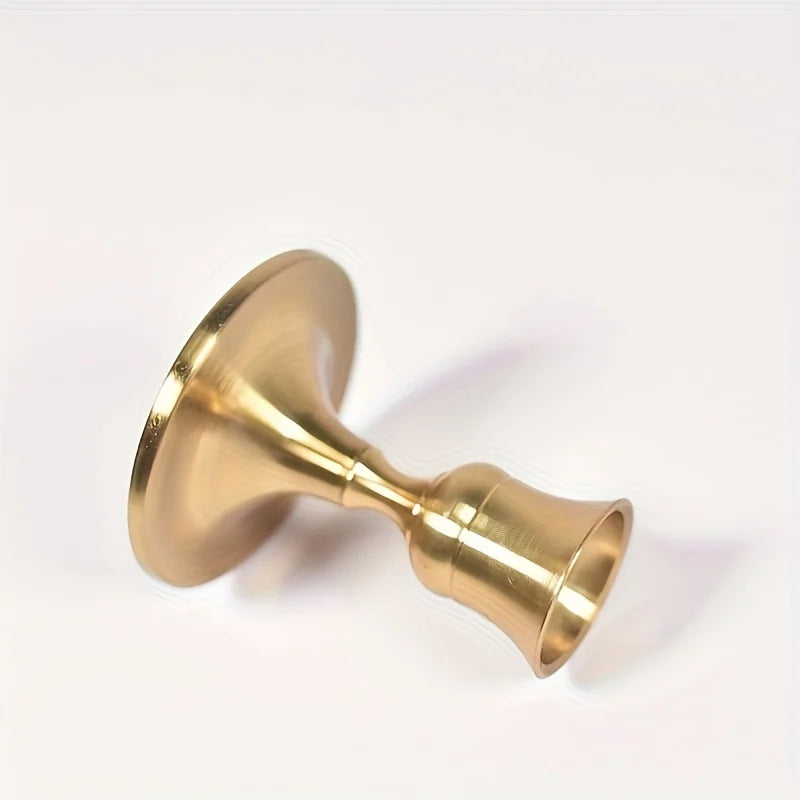 2er Set goldener Kegel Kerzenhalter für festliche Tischdekoration