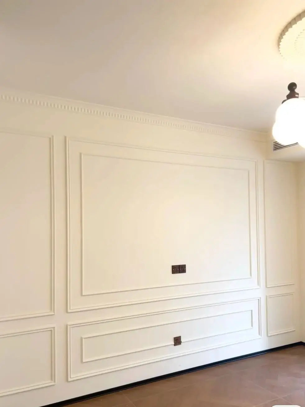 Handgeschnitzte Holz-Dekoration im Twist-Linien-Stil für Ihr Zuhause