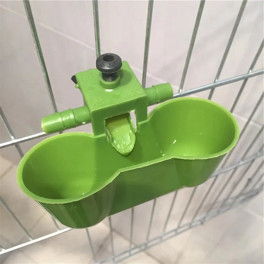 Automatischer Kunststoff-Trinkbecher für Geflügel und Vogelkäfige