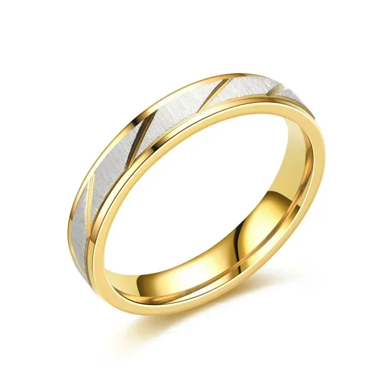 Paar Ringe Edelstahl Goldfarbe mit Wellenmuster Titan Hochzeit Verlobung