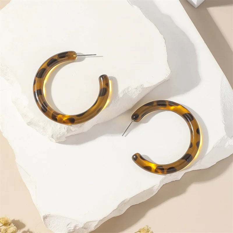 Retro C-förmige Acryl Ohrstecker mit Leopardenmuster für Damen