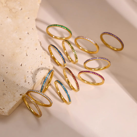 Goldfarbener Edelstahl Ring mit Mini Zirkon Herz Design für Frauen