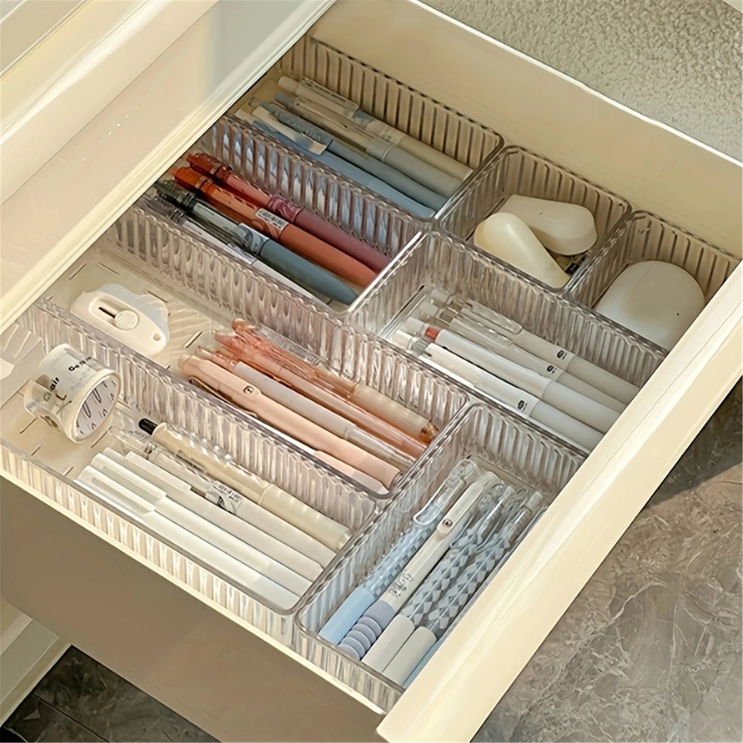 Stapelbarer Acryl Organizer mit verstellbaren Trenntabletts für Kosmetik