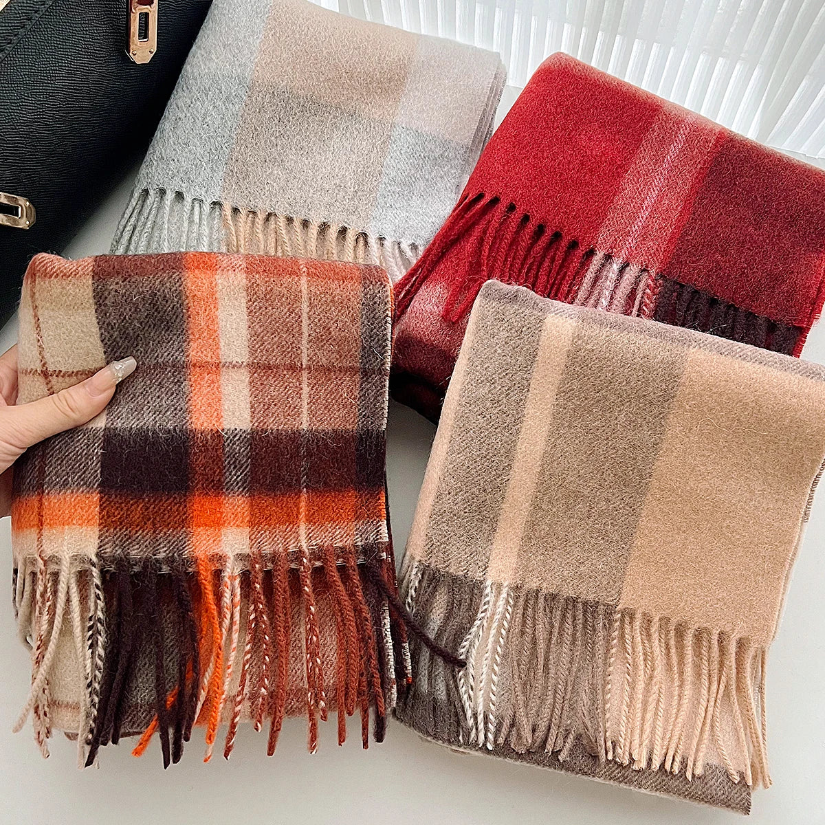 Warmer Wollschal mit klassischem Karomuster für Damen und Herren