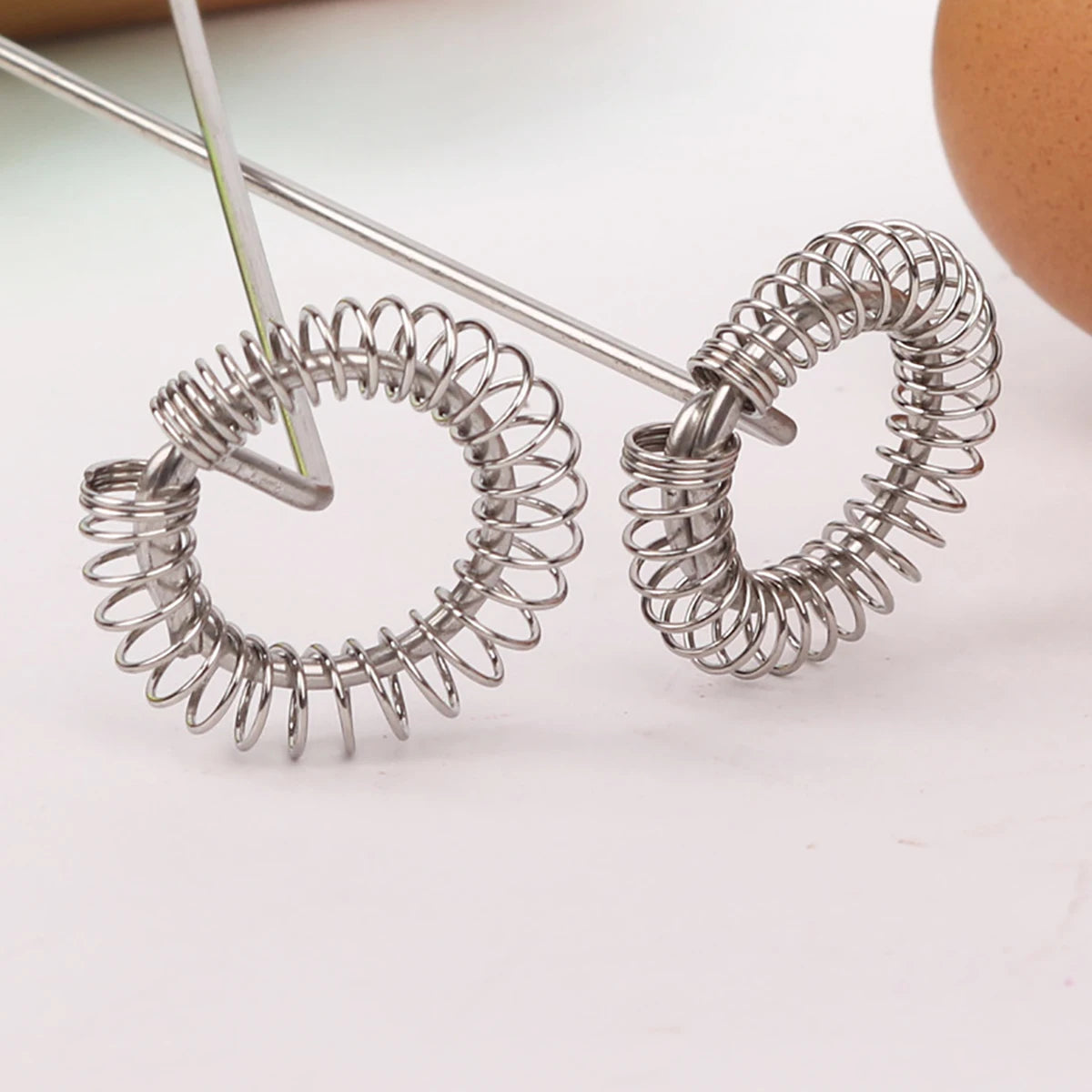 Handheld elektrischer Mini Schneebesen für schnelles Mixen und Rühren