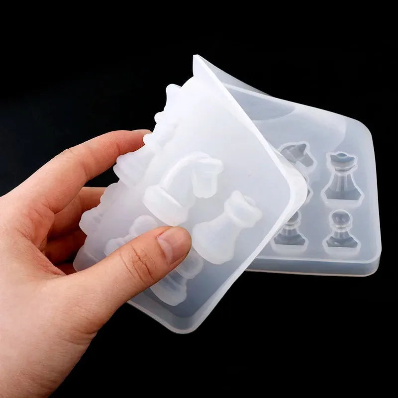 Silikonform für DIY Schmuck mit Schachmuster aus Kunststoff und Ton
