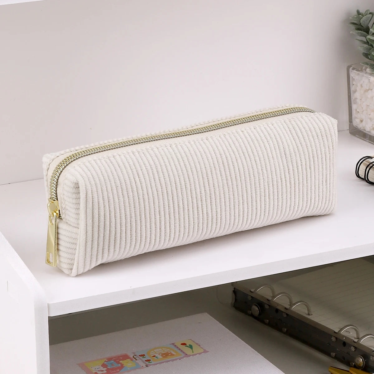 Großes Cord-Federmäppchen mit viel Stauraum für Schule - Büro