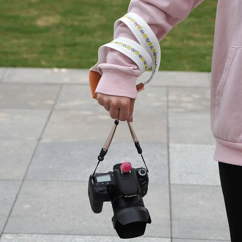 Breiter Vintage Kameragurt mit Blumenmuster für DSLR Kompatibel