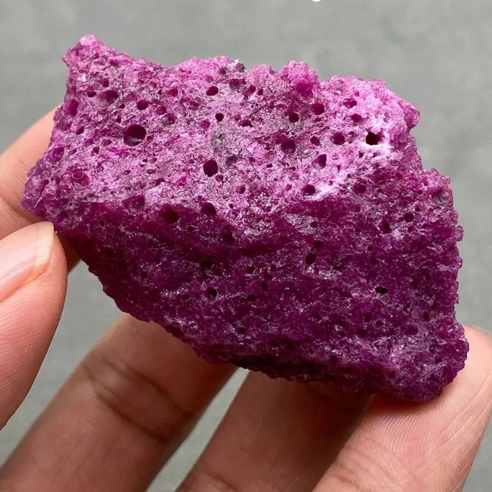 Natürlicher Roter Korund Rohstein - Aromatherapie, Heilstein, Dekoration