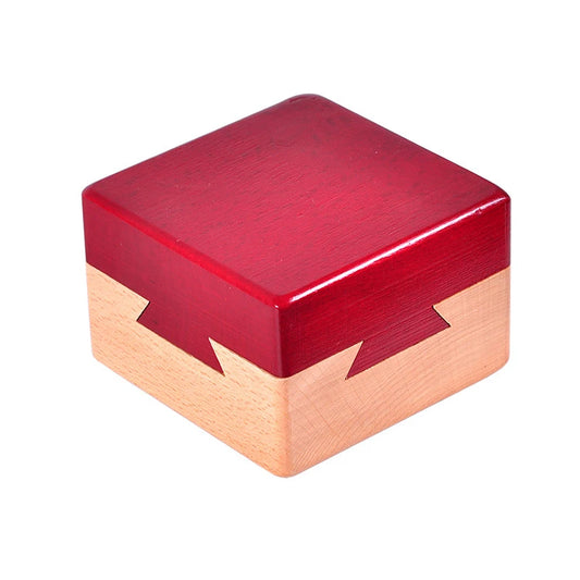 Klassische hölzerne Puzzlebox mit geheimem Fach für Gehirntraining