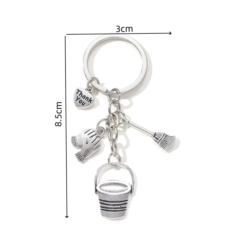 Robuster Schlüsselanhänger Reinigungsthema – Stilvolles Metall-Design als Geschenk