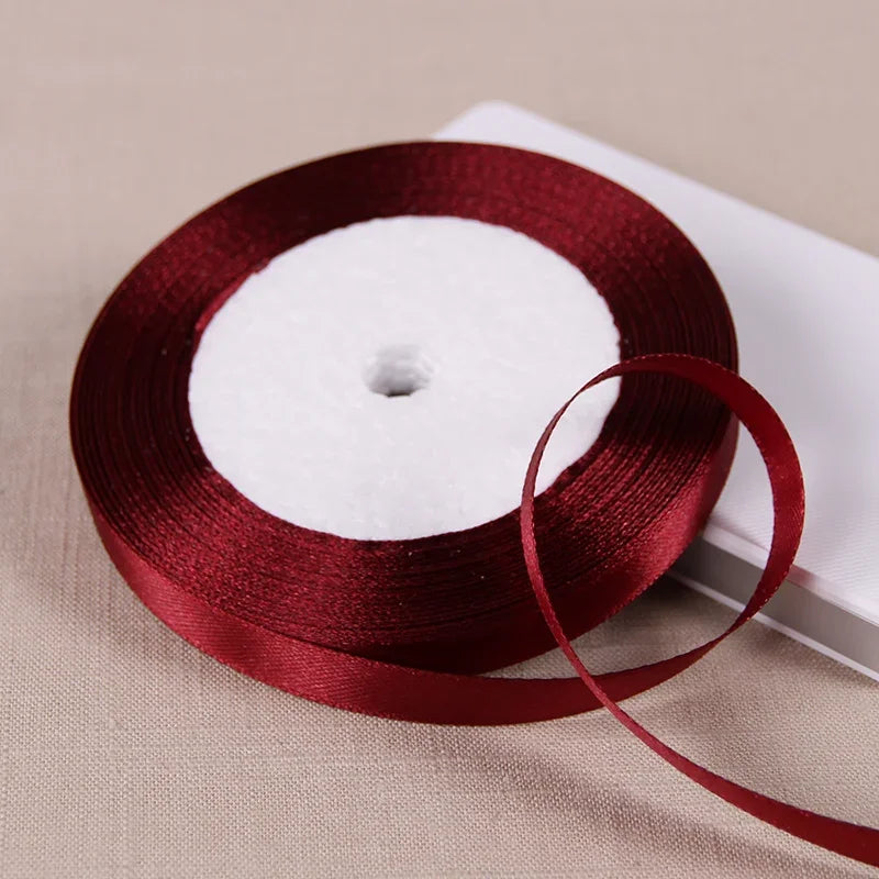 Vielseitiges Polyesterband für Dekoration und Bastelprojekte