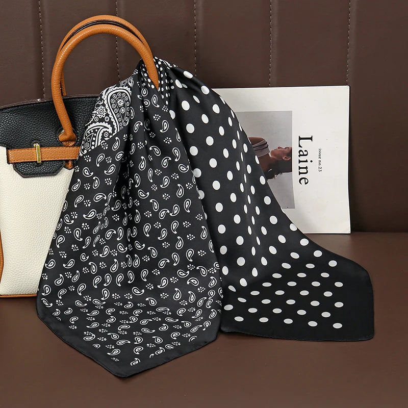 Eleganter Satin Schal mit Druckmuster für Damen als vielseitiges Accessoire