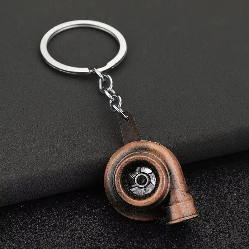 Robuster Edelstahl Schlüsselanhänger im Autoteile-Design – Perfektes Männergeschenk