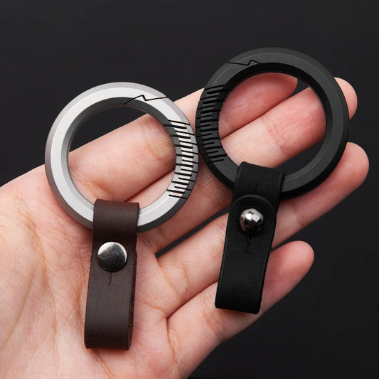 Schwarzer Titan Leder Schlüsselanhänger Herren leichtes EDC Geschenk