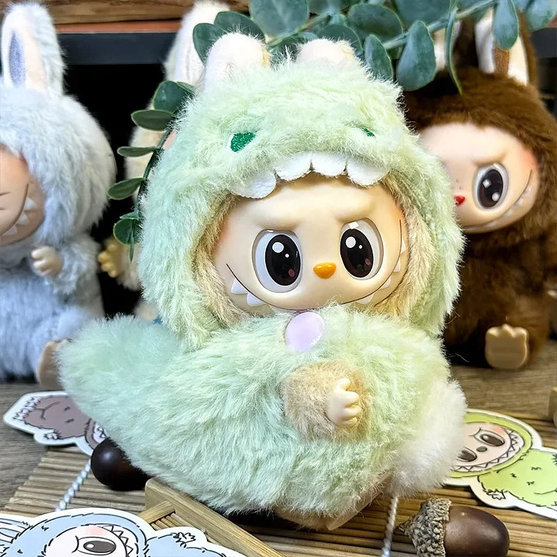 Niedlicher Plüsch-Einteiler Baby-Outfit im Monster Design als Blindbox
