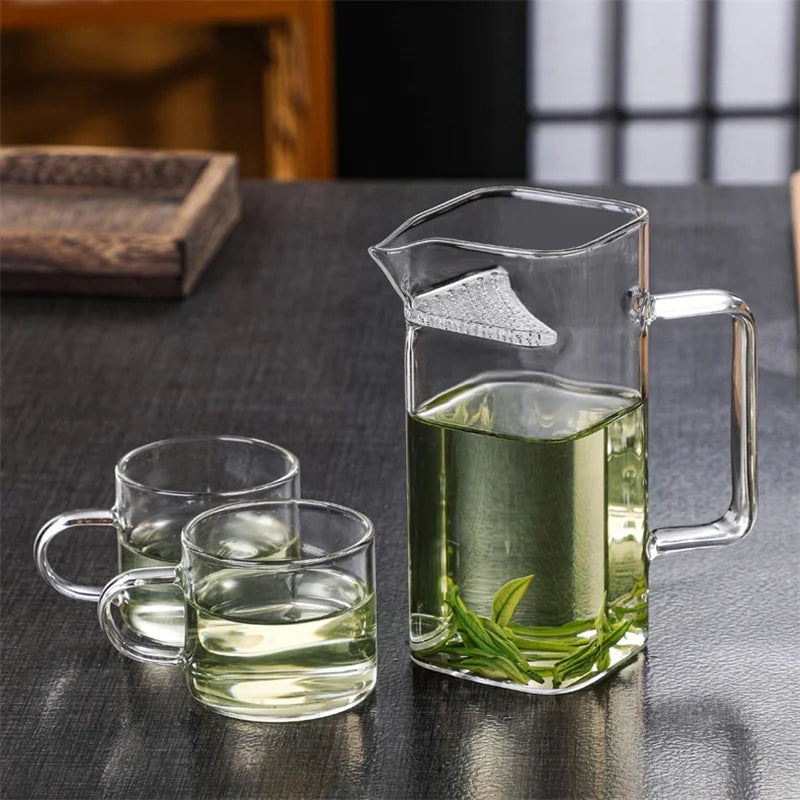 Quadratischer Teekrug aus Borosilikatglas mit Filter und fairer Tasse