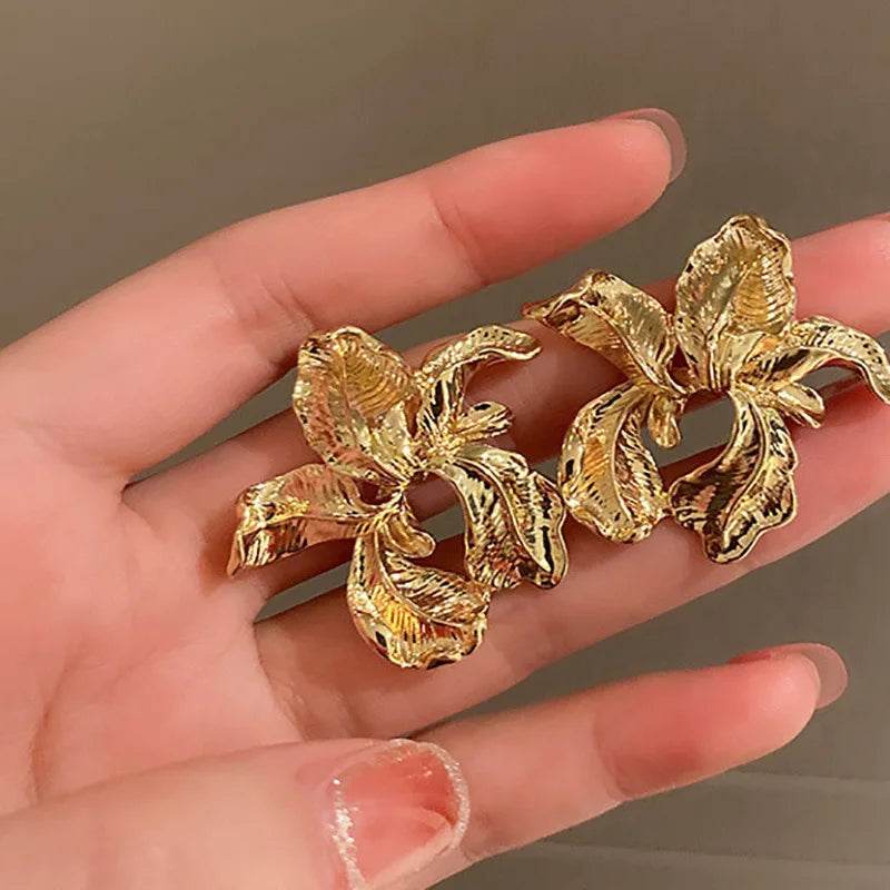 Elegante Ohrstecker Ginkgo Blatt Motiv in Gold und Silber