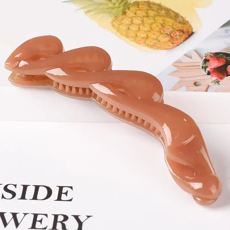 Leichte Bananen Haarspange für ordentliche hohe Pferdeschwänze