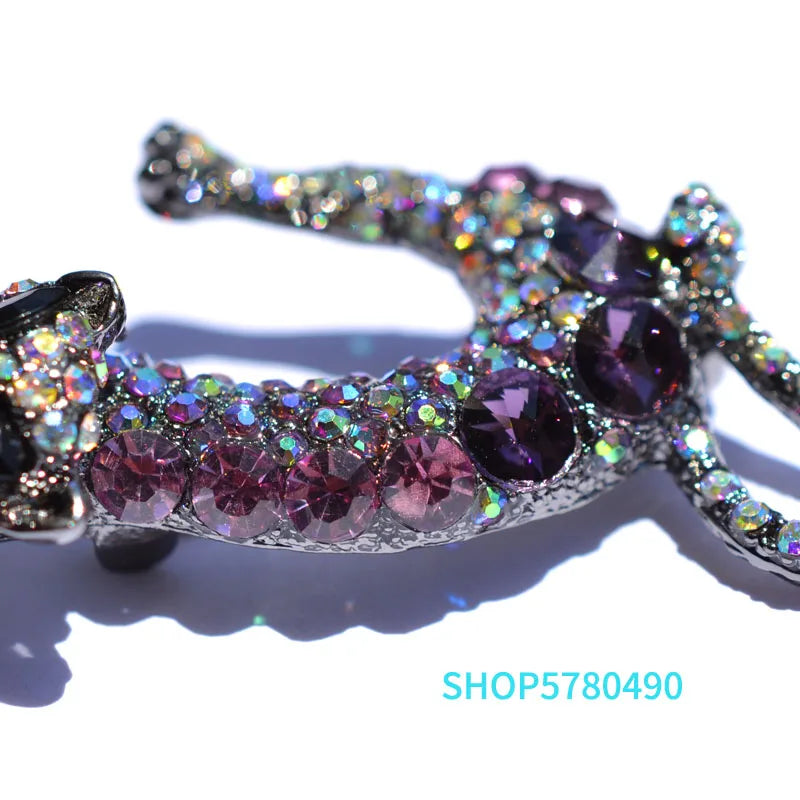 Elegante Katzenbrosche mit Strass für modische Damen