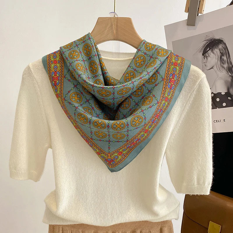 Vielseitiges Halstuch mit Druckmuster für Damen und alle Jahreszeiten