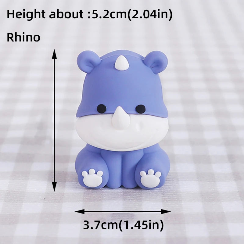 Bunte Kuchendekoration mit Dschungeltieren für Kinderpartys