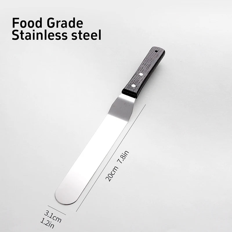 Robuster Edelstahl Backspachtel mit Holzgriff für perfekte Kuchen