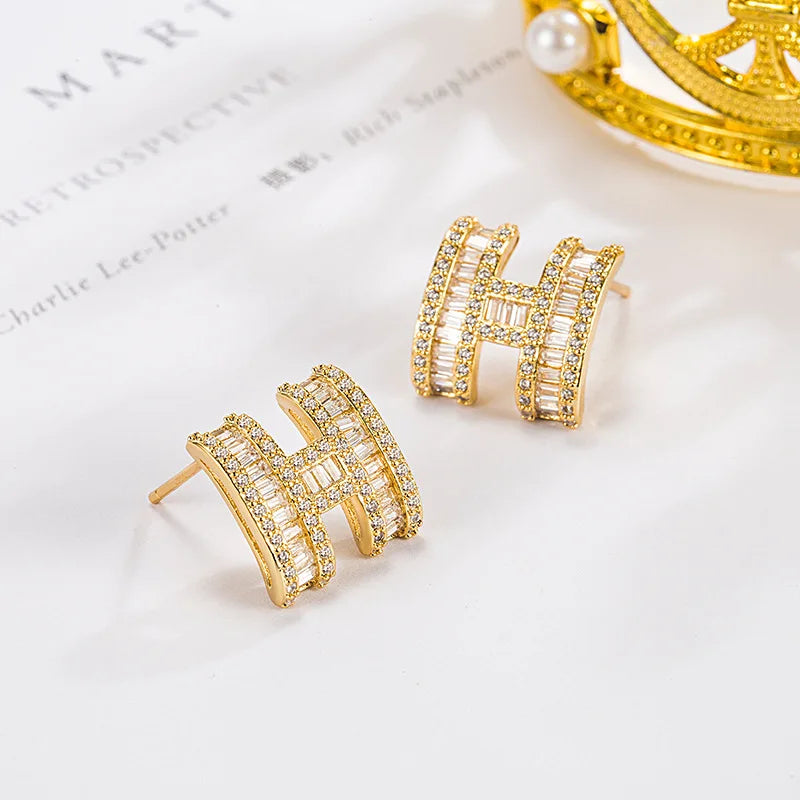 Elegante Ohrstecker mit H Buchstaben und Zirkonen für Damen