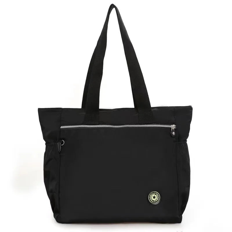 Große Damen Einkaufstasche aus Nylon mit viel Stauraum und praktischem Design