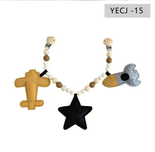 Holz-Kinderwagenclip mit Beißring und Rassel für Babys