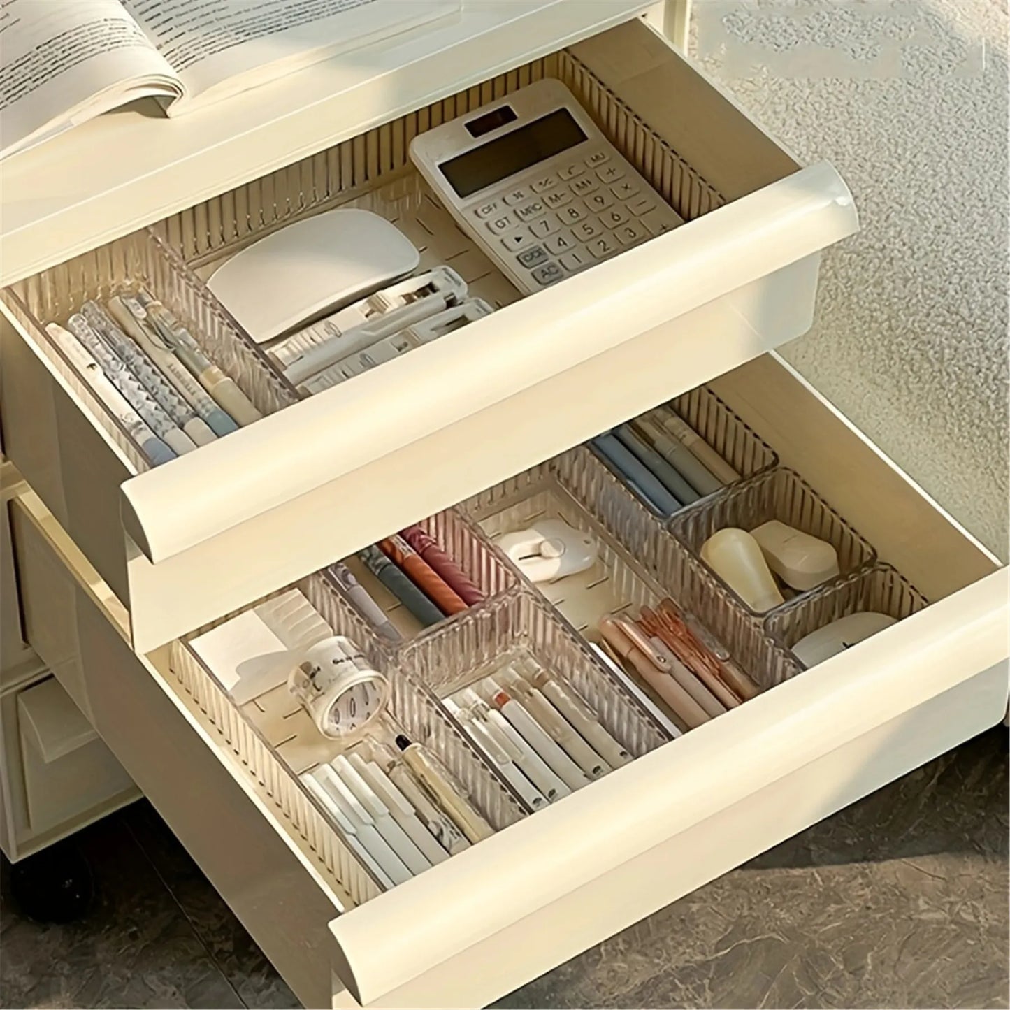 Stapelbarer Acryl Organizer mit verstellbaren Trenntabletts für Kosmetik