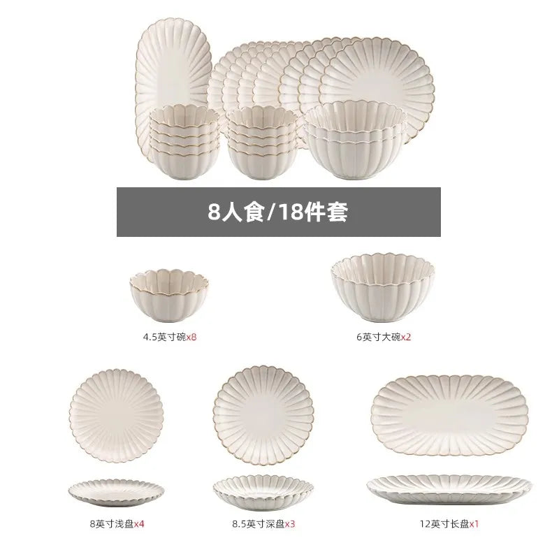 Set aus weißen Keramikschalen für Abendessen und Salate