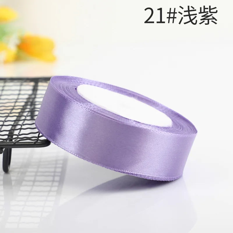 Vielseitige Satinbänder in 10 Farben für festliche Dekorationen