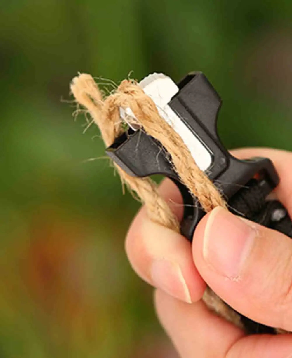 Multifunktionales Survival Armband mit Kompass und Pfeife