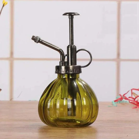Vintage Glas Gießkanne mit Messing Drucksprüher für Pflanzen