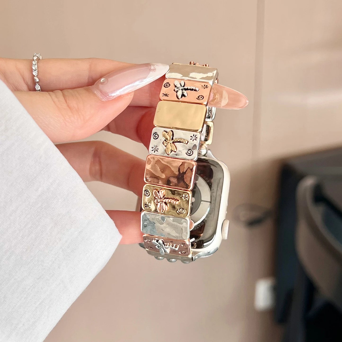 Elastisches Smartwatch Libellenarmband Metall geprägt 38-46mm für Damen