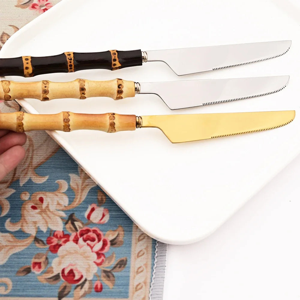 Modernes 4/5-teiliges Besteckset mit schwarzem Bambusgriff und Edelstahl-Design