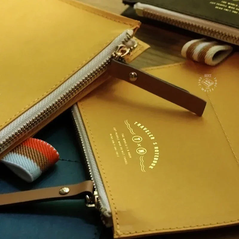 Wasserdichtes Reise-Notizbuch mit Reißverschlusstasche und Stiftetui