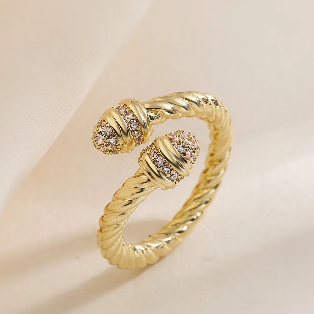 Eleganter Kupfer Ring mit AAA Zirkonia und Geometrischem Design für Frauen