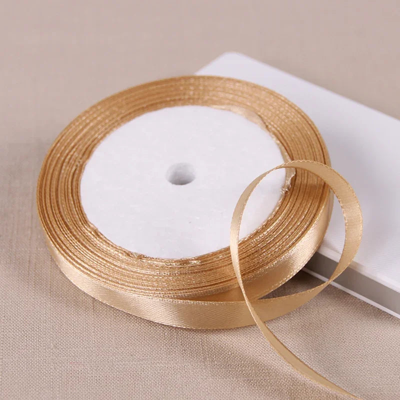 Vielseitiges Polyesterband für Dekoration und Bastelprojekte