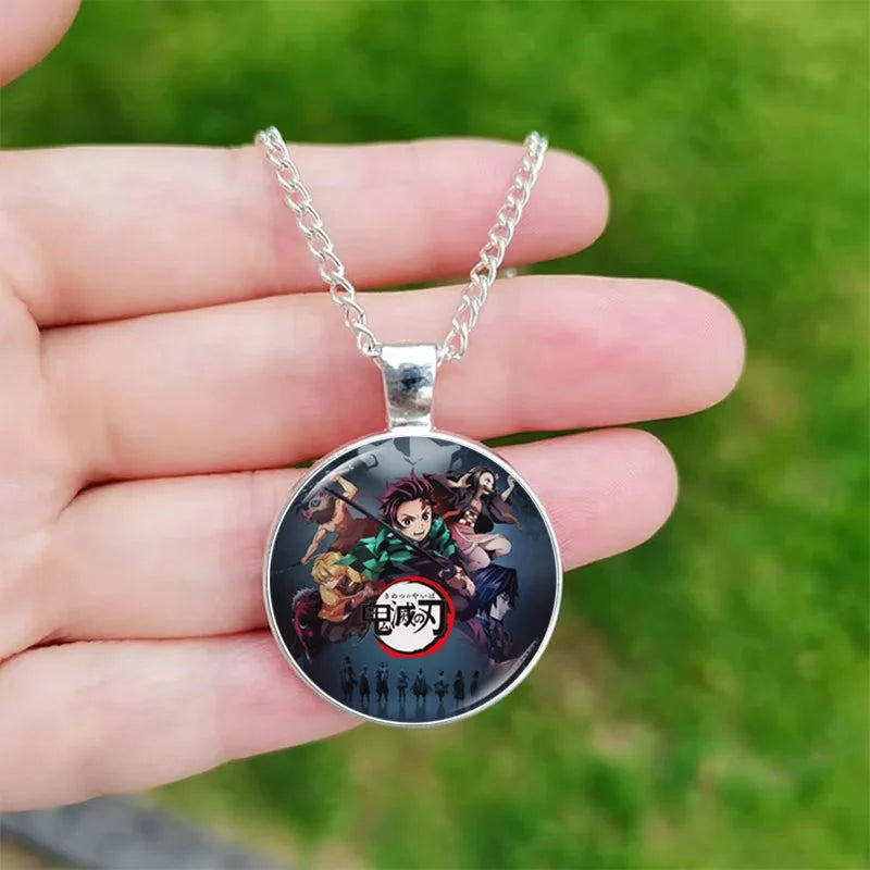 Anime Cosplay Halskette mit rundem Glas Anhänger für Fans und Sammler