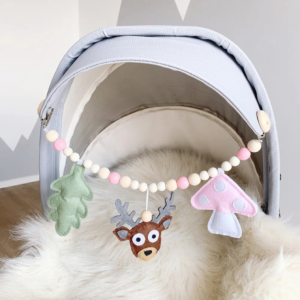 Holz-Kinderwagenclip mit Beißring und Rassel für Babys