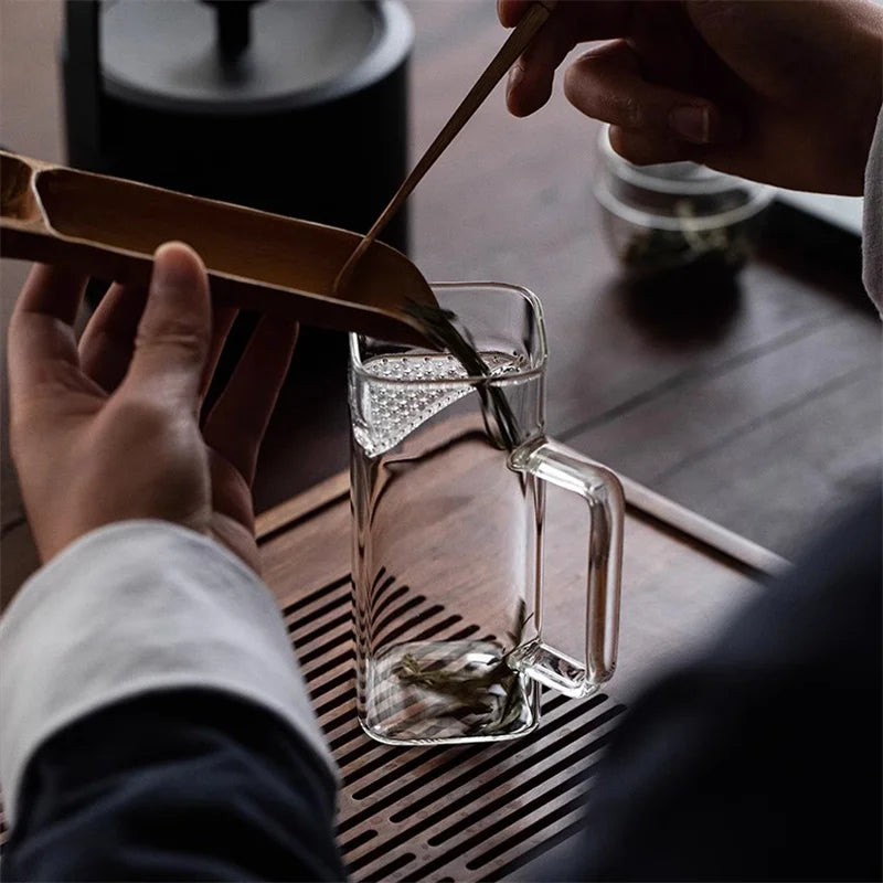 Quadratischer Teekrug aus Borosilikatglas mit Filter und fairer Tasse