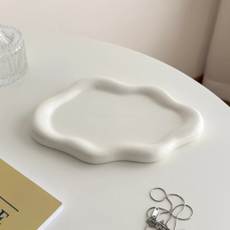 Kreatives Schmuckablage Tablett in Wolkenform aus Keramik