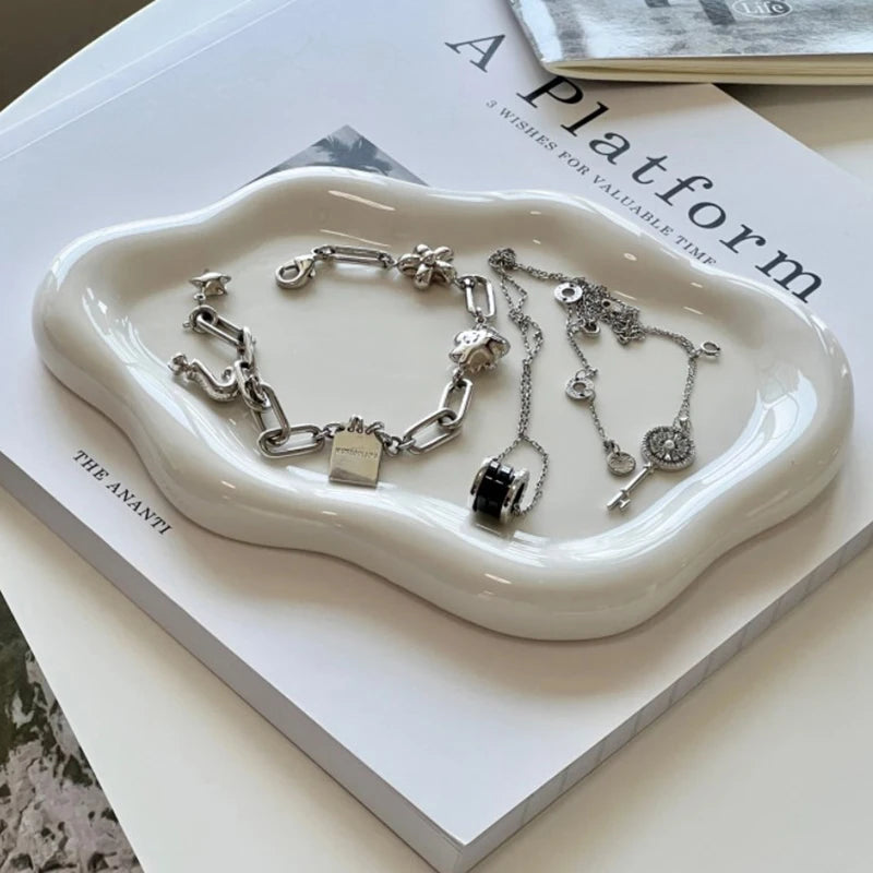 Kreatives Schmuckablage Tablett in Wolkenform aus Keramik