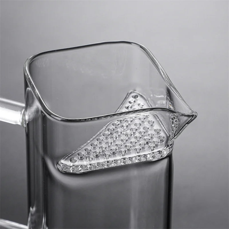 Quadratischer Teekrug aus Borosilikatglas mit Filter und fairer Tasse