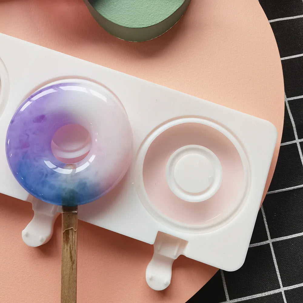 Vielseitige Silikonform für Eis, Kuchen und Babynahrung im Donut Design