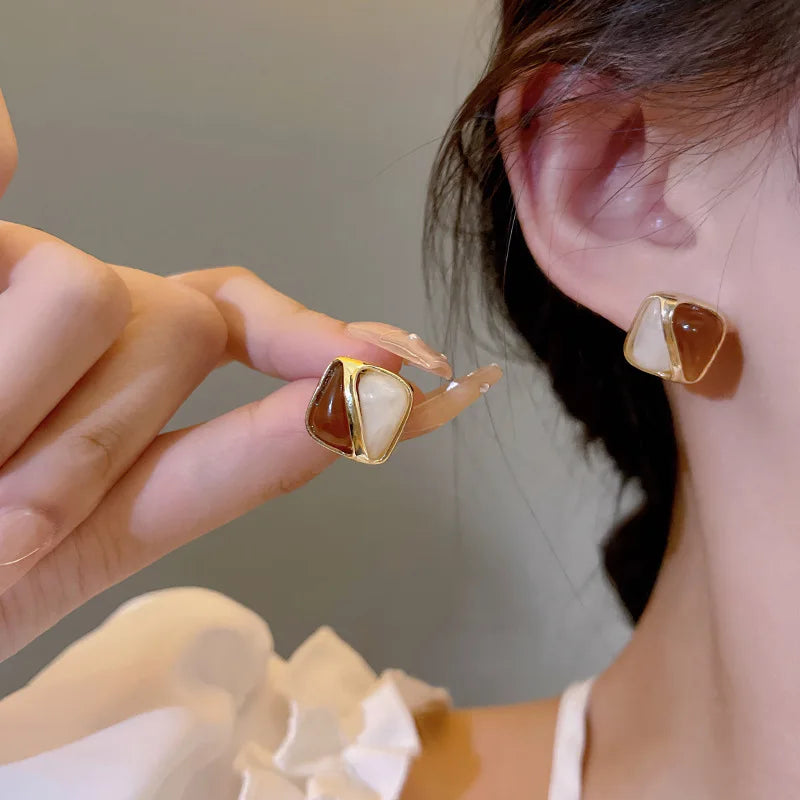 Vintage Quadratische Harz Ohrstecker in Weiß und Kaffee für Damen