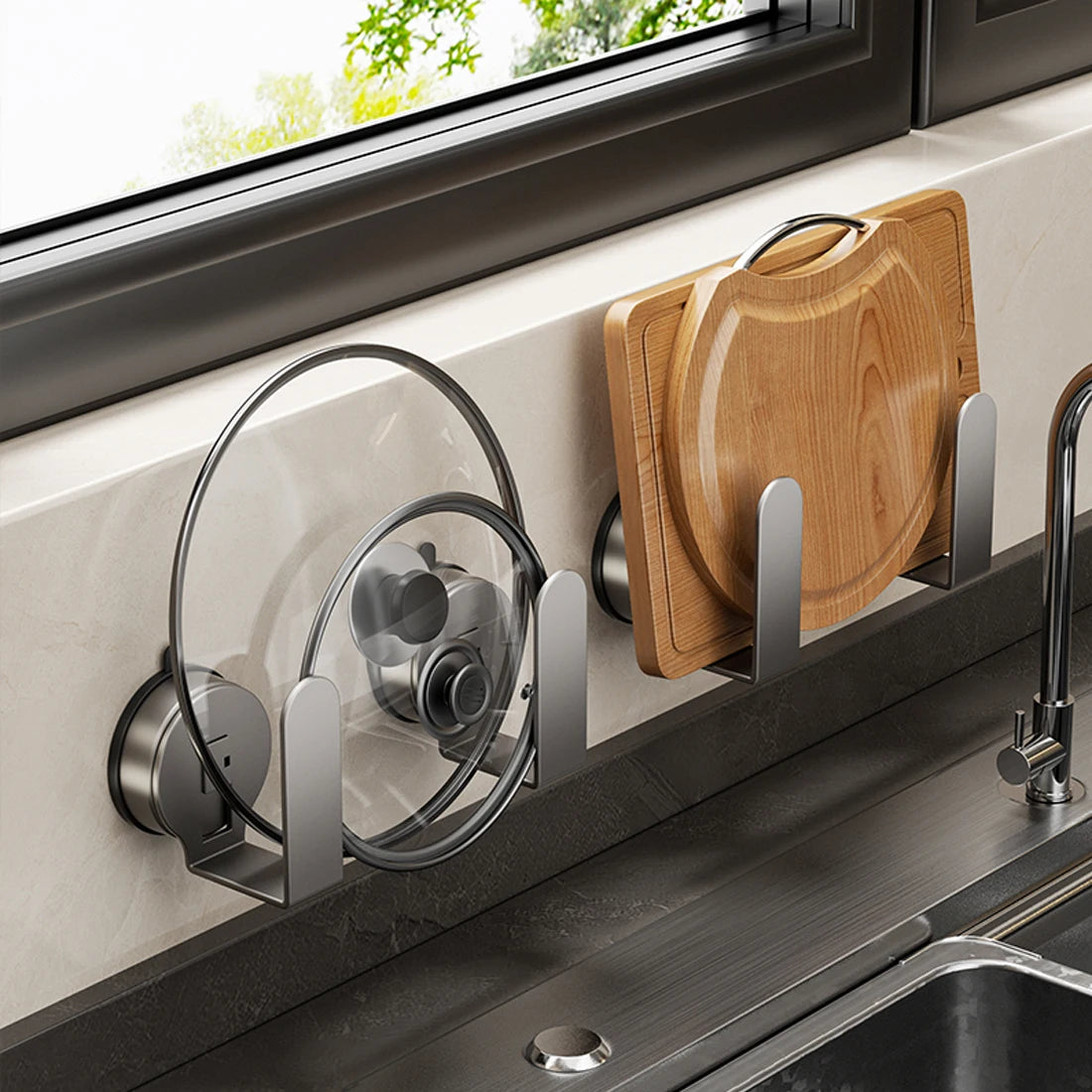 Wandmontierter Küchen Organizer für Topfdeckel & Schneidebretter