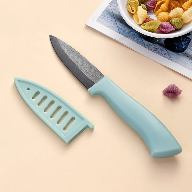 Keramikmesser mit scharfer Klinge und Schutzabdeckung für präzises Schneiden